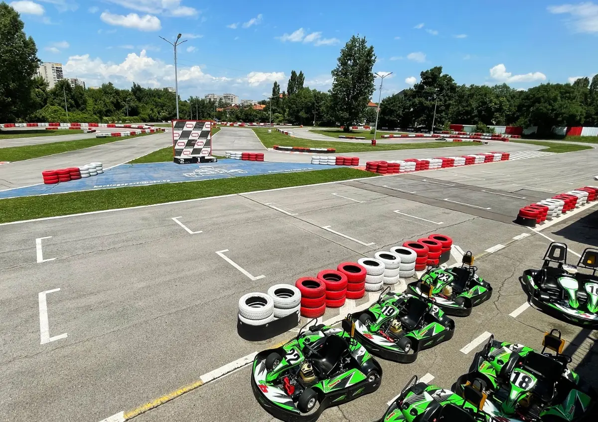 Rows of karts by the pit lane with the track behind