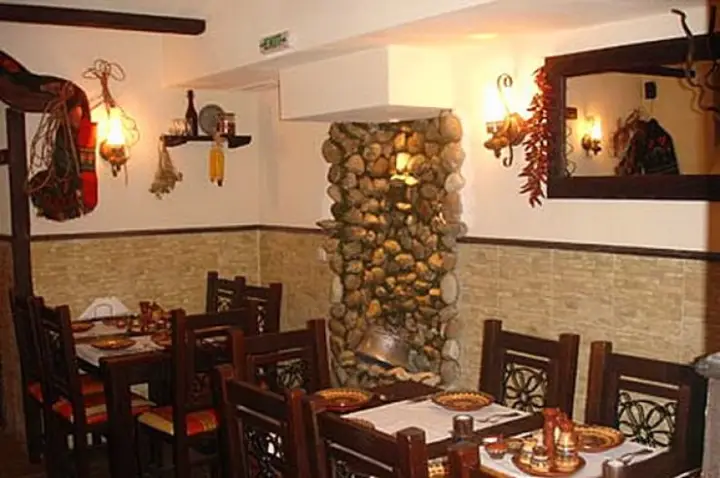 A corner of the tavern with a stone pillar