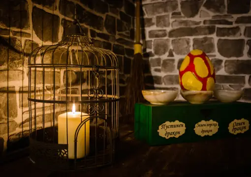 Bird cage, candle and a painted egg in the wizard room
