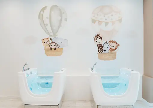 Two float tubs under a hot air balloon mural