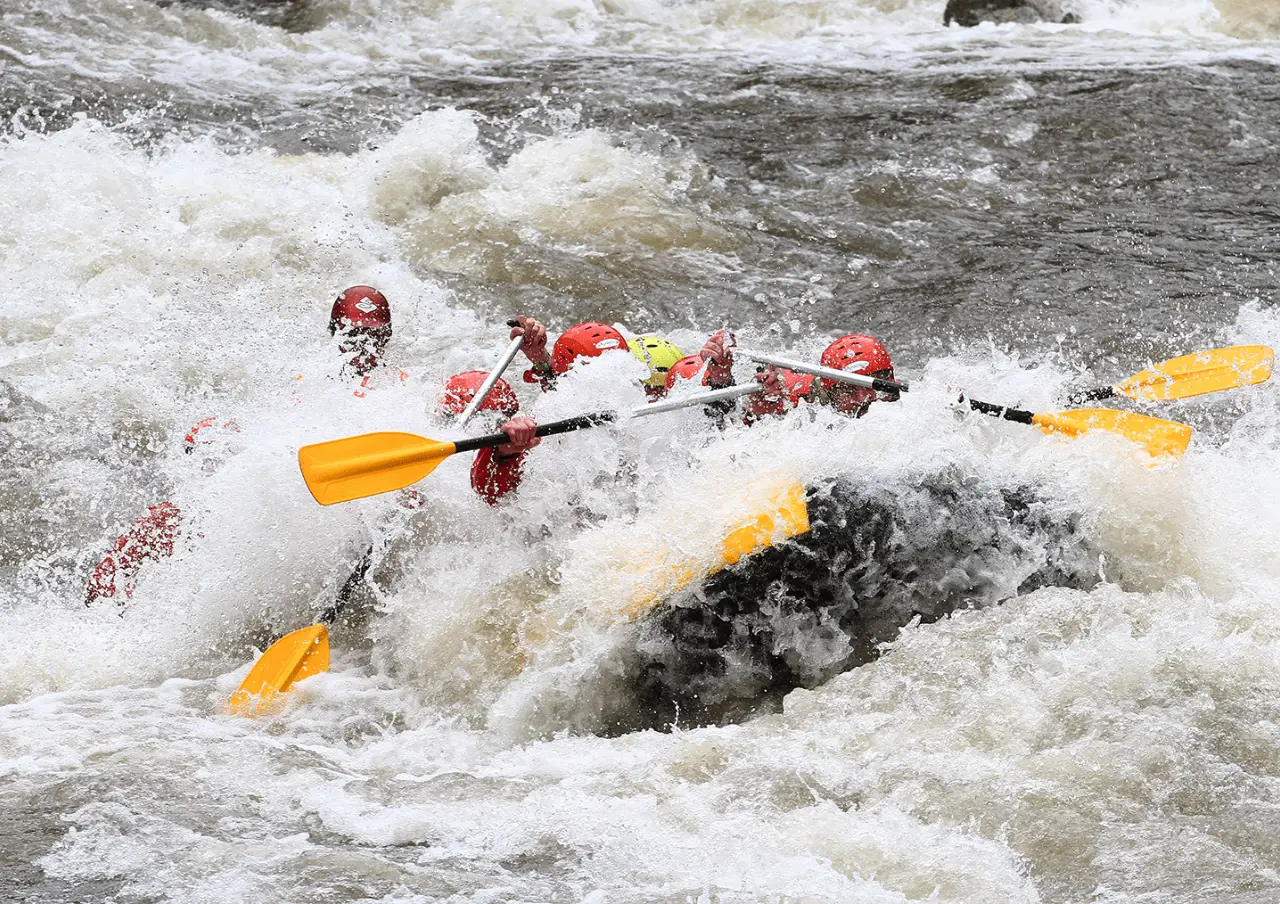 Raft crew hitting a big wave in the Kresna Gorge