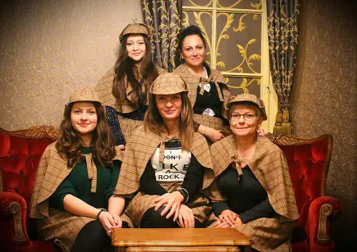 Group of friends in deerstalker hats after the Sherlock Holmes escape room