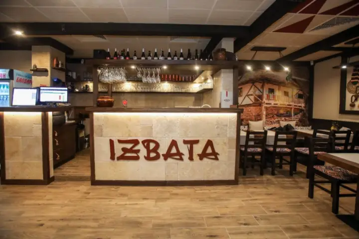 The Izbata 2 counter and dining room