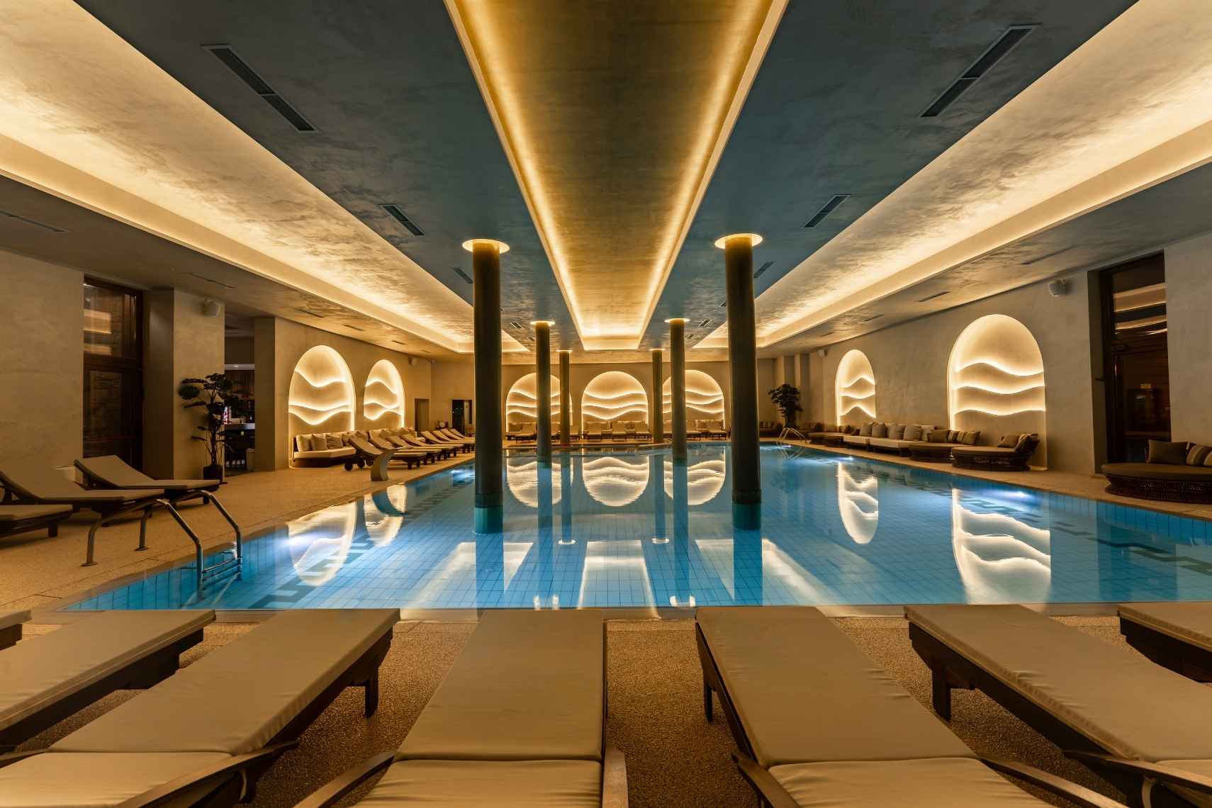 Maxi Hotel Interior
