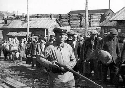 Archive photo of internees in the Belene camp
