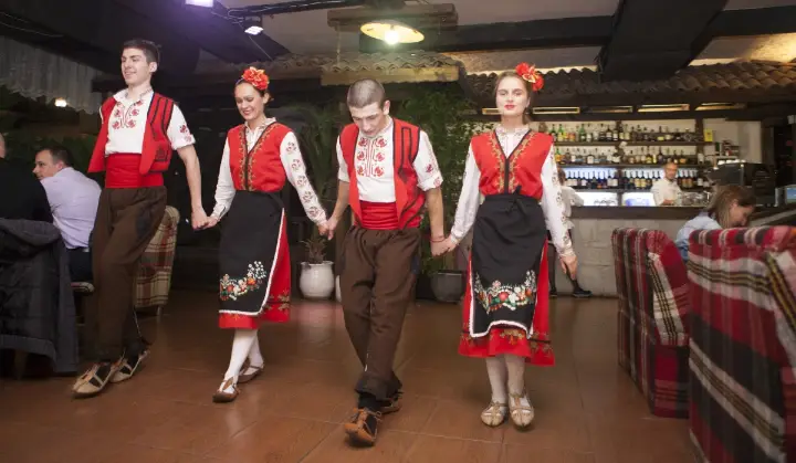 The dance ensemble performing at Chevermeto